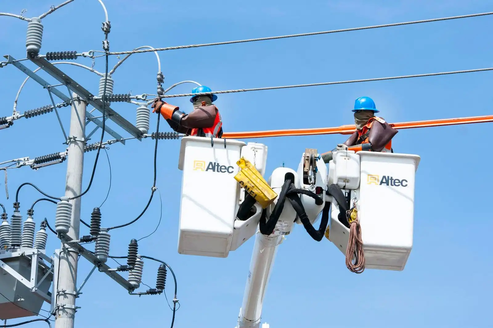 CNFL mejora servicio a clientes industriales en Heredia con red eléctrica subterránea