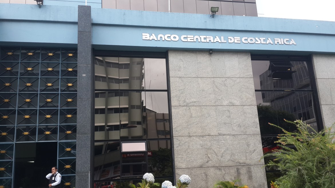 Banco Central sigue empeñado en afectar a consumidores y a la recuperación económica del país