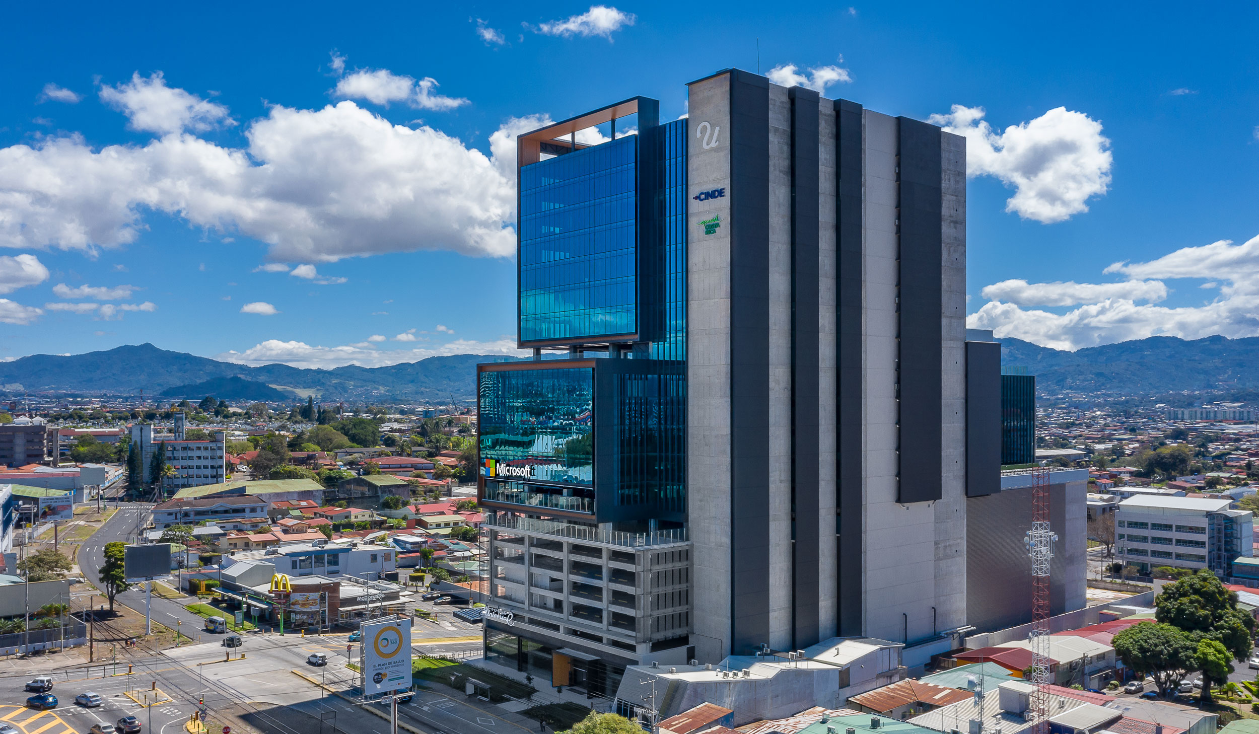 Torre Universal: Proyectos verticales que aportan al desarrollo del país