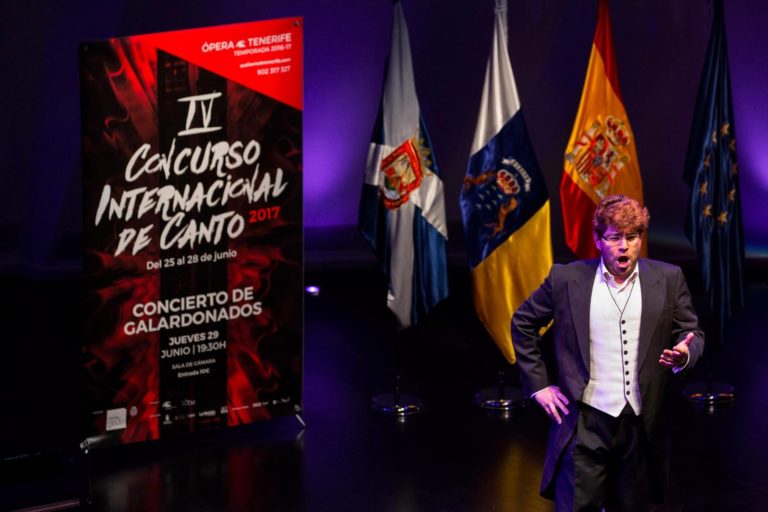 Tenor tico brilla en Tenerife