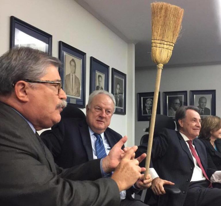 Relajados, que la trama solo se complica