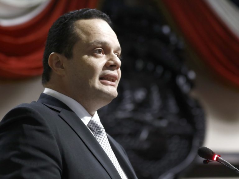 Oposición salvaría a expresidente del Congreso de investigación por engavetar denuncia de la Contraloría