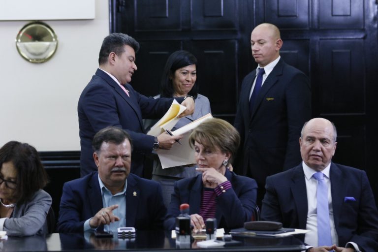¿Miente el Presidente? ¿Metió las patas la Caja? ¿Se sanará la Corte?