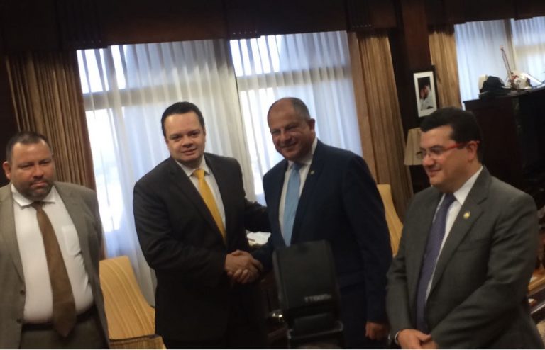 Solís condiciona a la Asamblea y se complica el trámite de la reforma fiscal