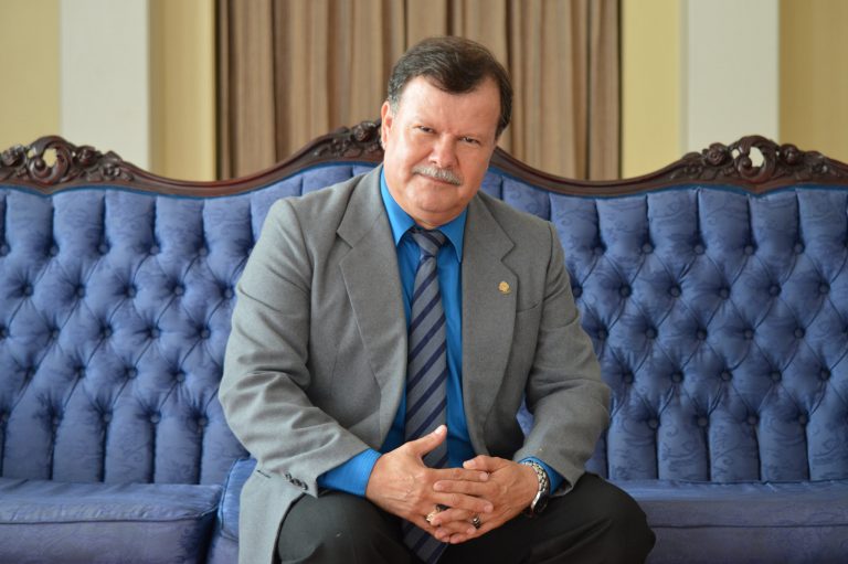 Ordenan juicio contra Abelino Esquivel por presionar para liberación de pastor que violó a menor con discapacidad