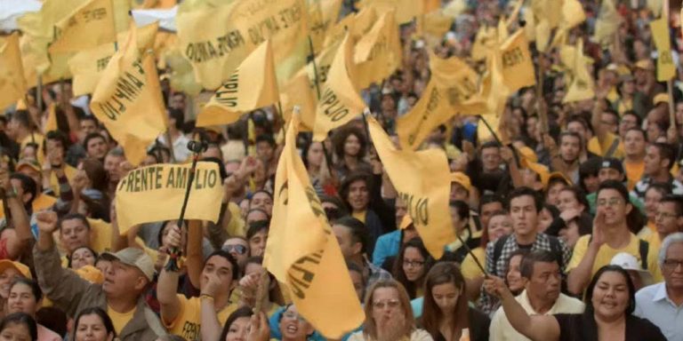 Frente Amplio repudia el uso de la desinformación tras revelaciones de "Hondurasgate"