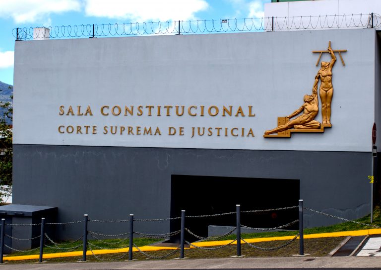 Sala IV condena a escuela privada que negó información académica de menor cuyos padres están separados