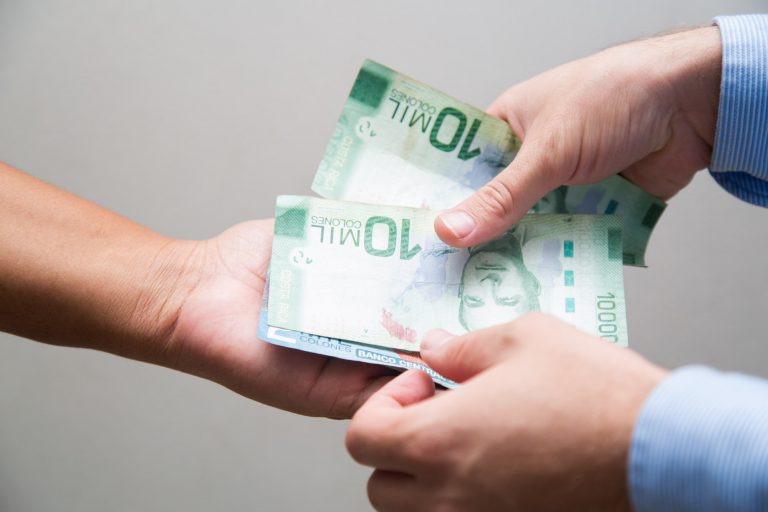 Avanza proyecto que prohíbe comprar en efectivo bienes registrables superiores a $10 mil