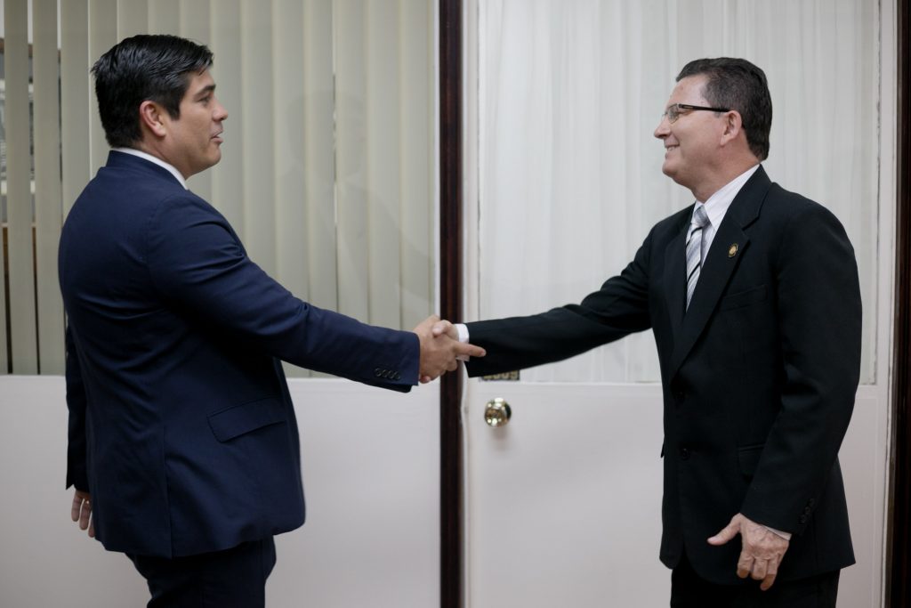 Imagen principal del artículo: Gobierno rechaza pedido de sindicatos de retirar plan fiscal y declaratoria de ilegalidad de huelga