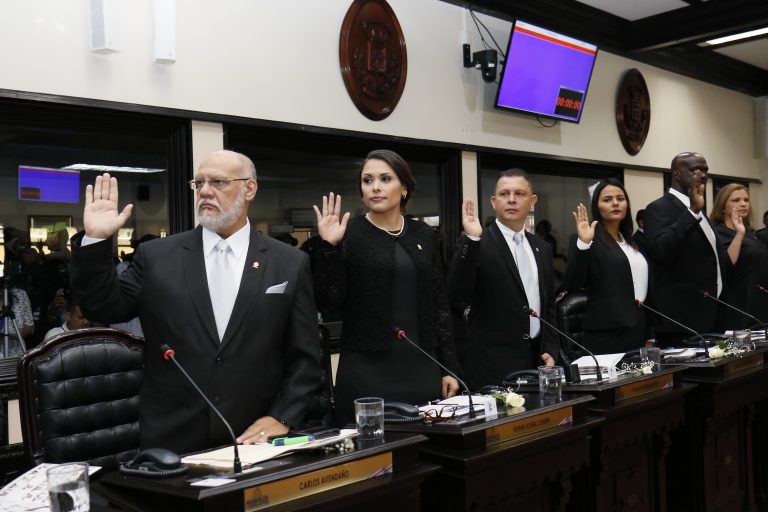 La molestia de Restauración con la paridad de género