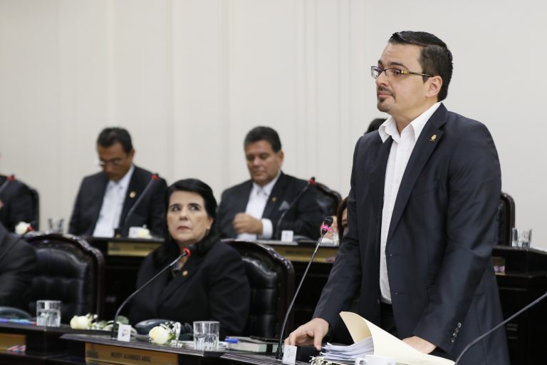 Una justificación que no justifica nada, y unos intereses que explican mucho