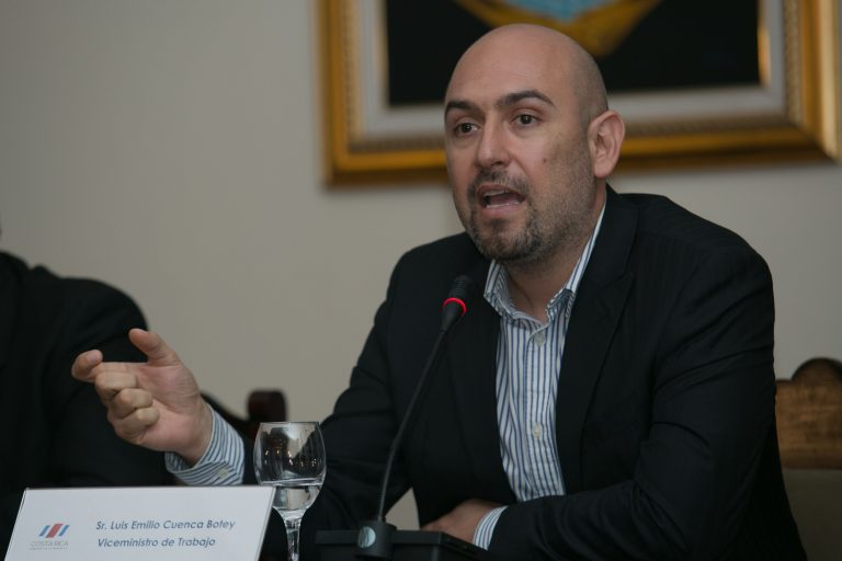 Exviceministro tira debajo del bus al expresidente de SINART