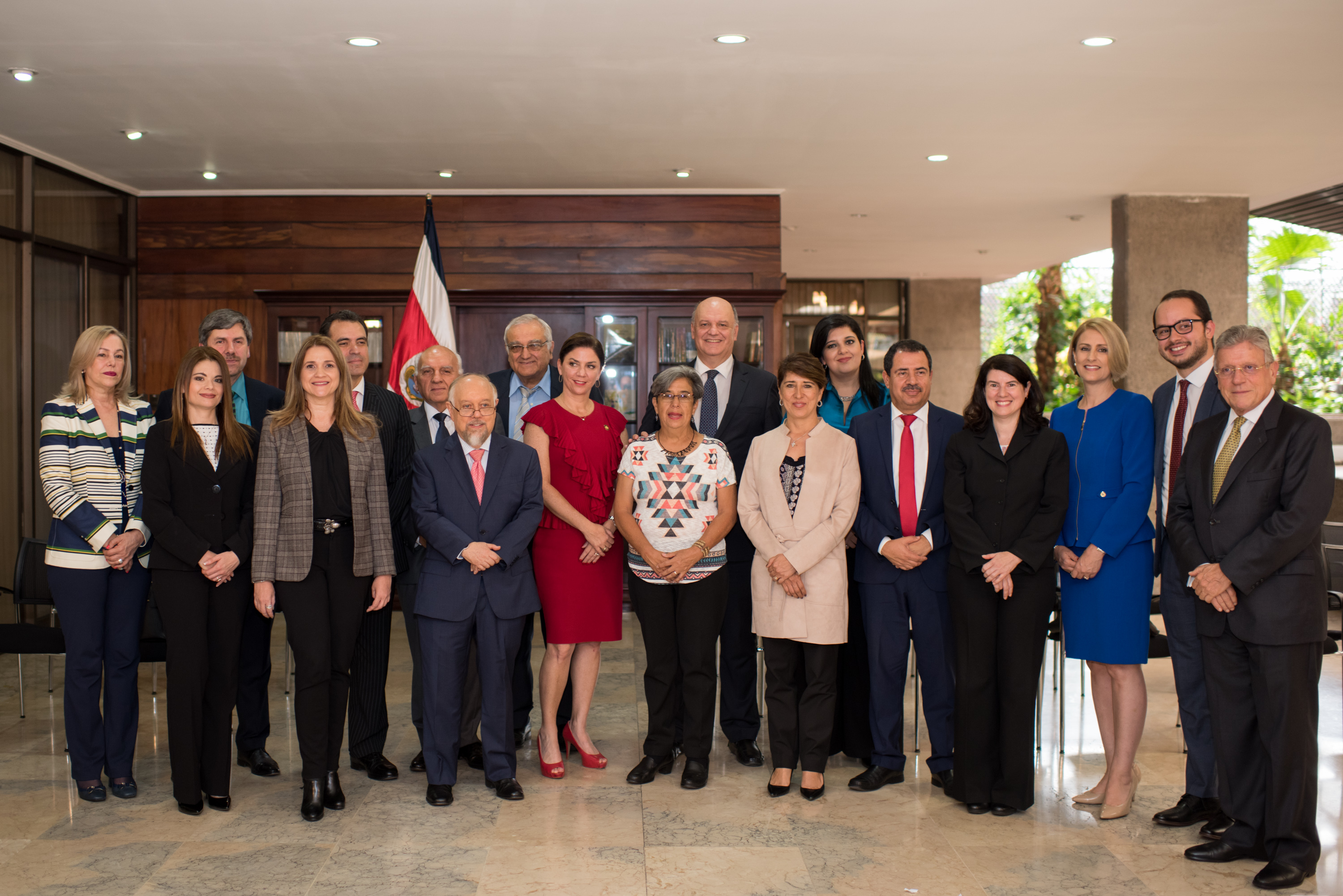 Imagen principal del artículo: Repaso Dominical: De las comisiones de Carlos y la Costa Rica que queremos