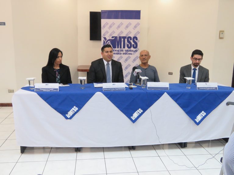 Ministerio de Trabajo realiza primer traspaso de pensión a pareja del mismo sexo en regímenes de la DNP