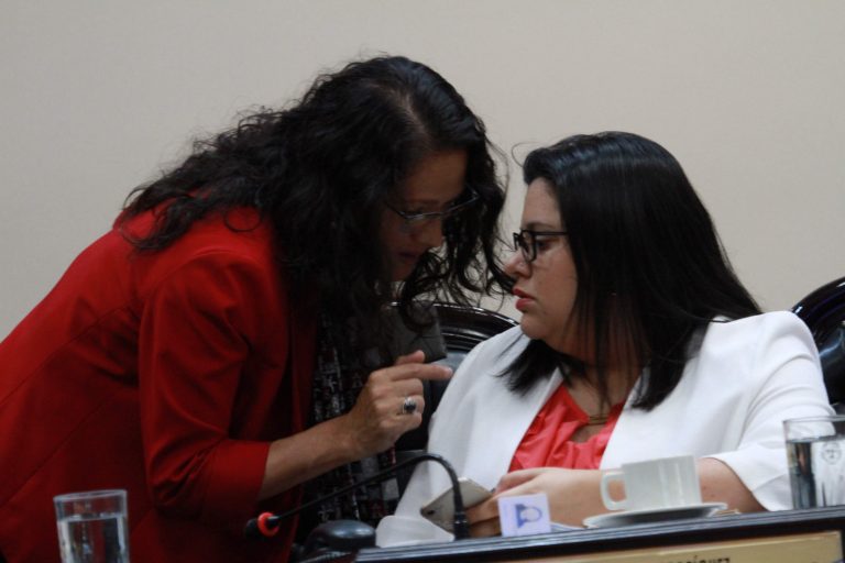 Paola Vega sanciona con un mes sin goce de salario a asesora por tweet sobre Laura Chinchilla