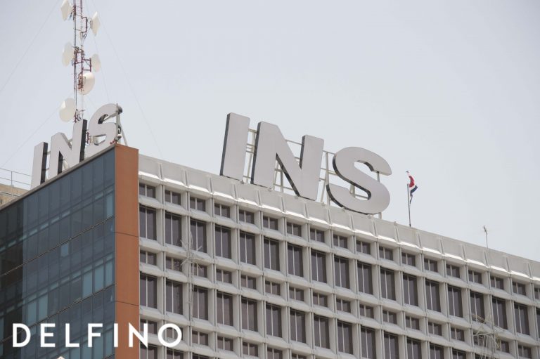 Gerenta del INS se acoge a rebaja salarial