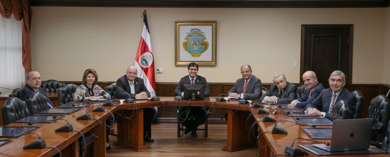 Expresidentes de la República piden al Congreso aprobar el plan fiscal