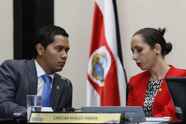 Diputado Viales denuncia al ministro de Comunicación ante la PEP