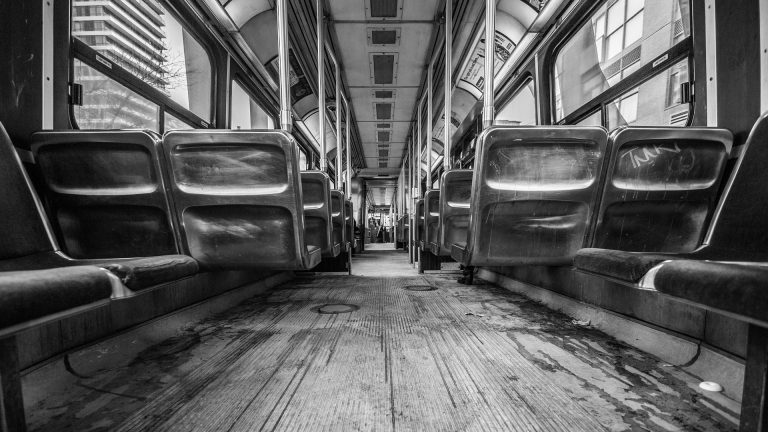 Diputados dejan en firme descuento para autobuseros en canon de Aresep