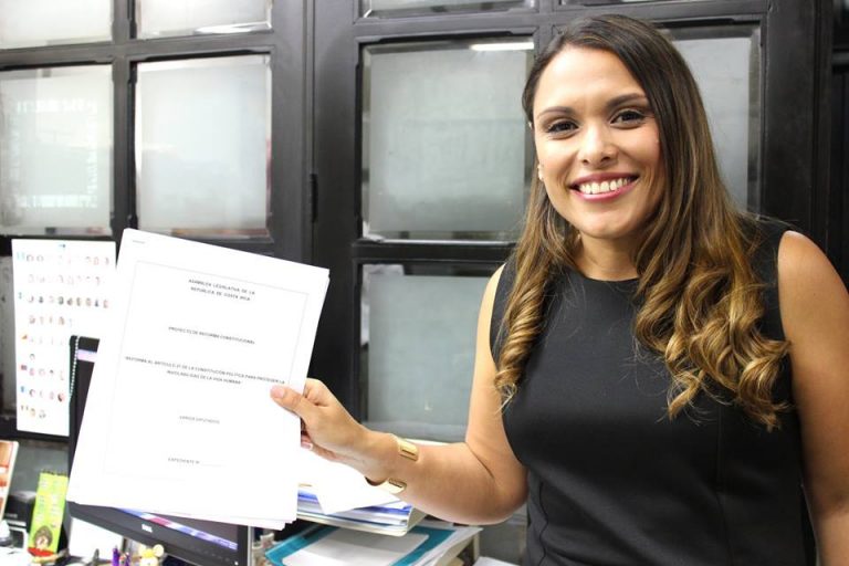 Barbas en Remojo: Diputada Ivonne Acuña, me quito el sombrero.