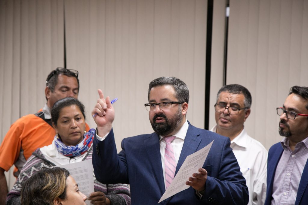 Imagen principal del artículo: Gobierno se compromete con taxistas a combatir Uber (no importa cuándo leas este titular)