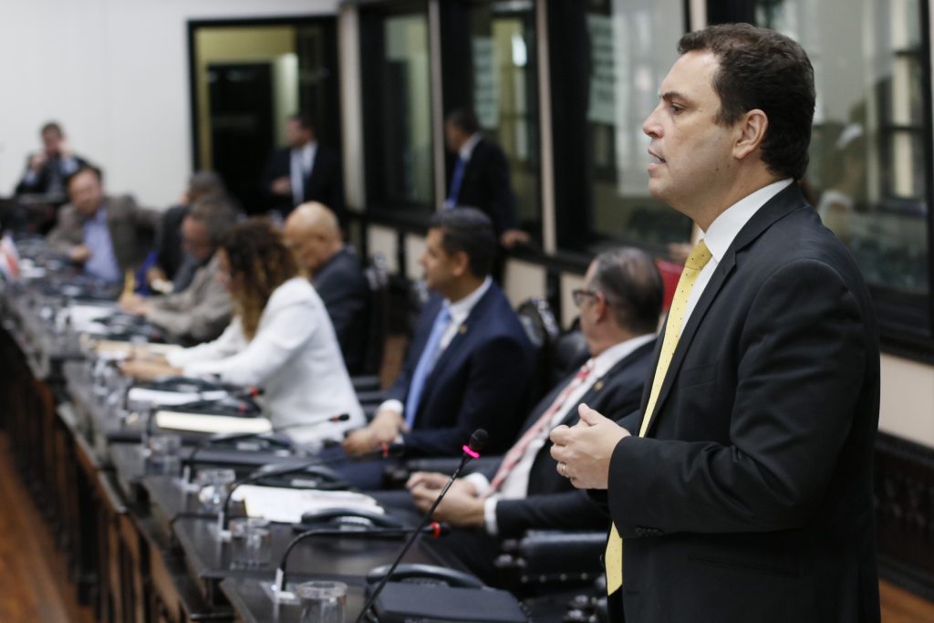 Imagen principal del artículo: Construcción en la UNA recibe fuertes críticas desde la bancada liberacionista
