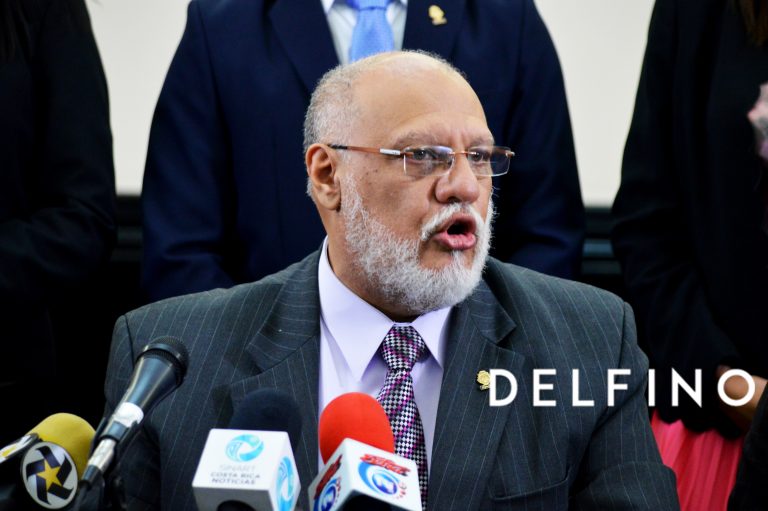 Se cae denuncia de Luis Naranjo contra el diputado Carlos Avendaño