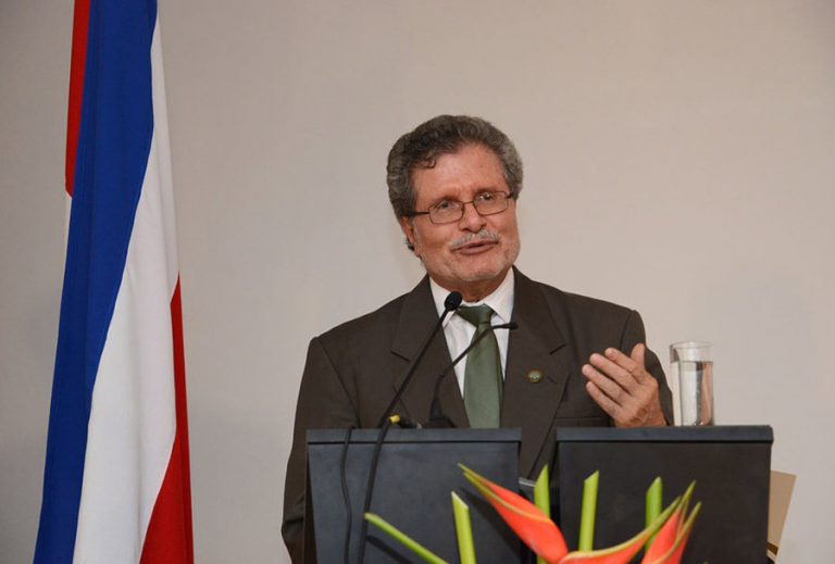 La reelección del magistrado Cruz Castro