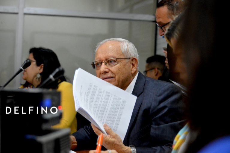 Helio Fallas sí sabía de multimillonario faltante en presupuesto, afirman subalternos