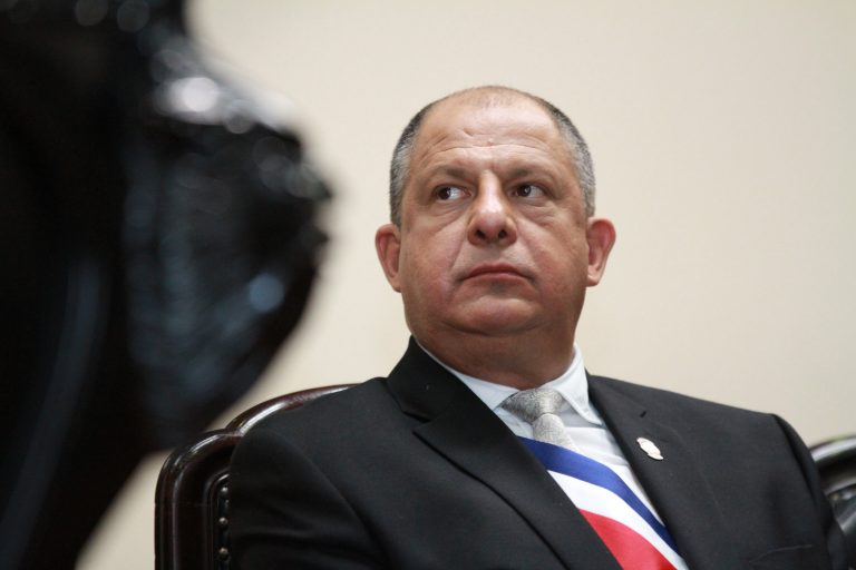 Luis Guillermo Solís entra a la historia con un asterisco sobre su gestión