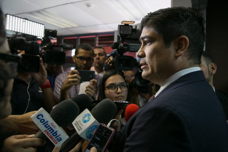 Carlos Alvarado: "Difundir información falsa tiene efectos nefastos para las democracias"