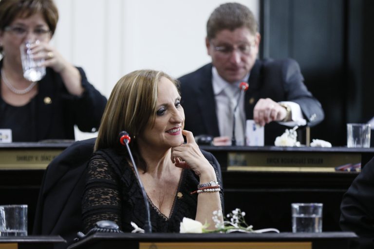 Diputada Zoila Volio llama xenófobo y misógino a Juan Diego Castro