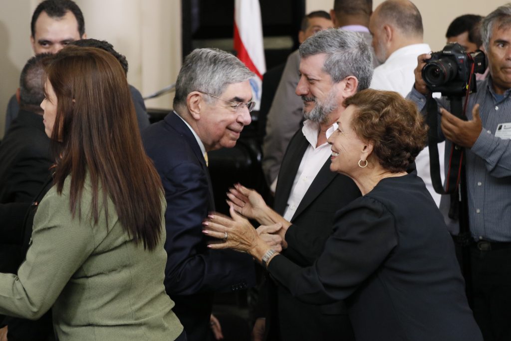 Imagen principal del artículo: Crucitas: Óscar Arias (otra vez) no irá a juicio