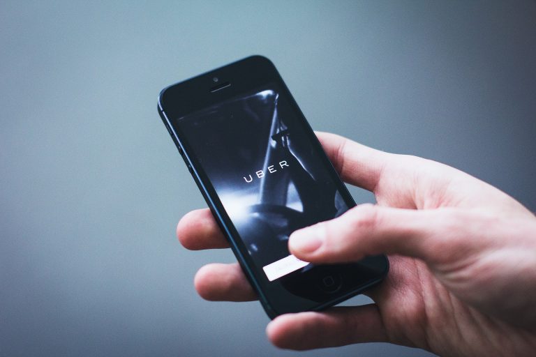 Consejo de Gobierno pide la salida de Uber del país