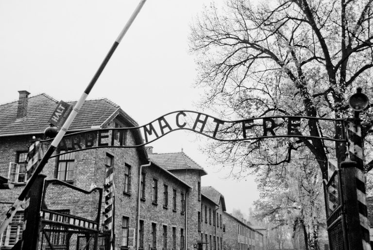 ¡Auschwitz, nunca más!