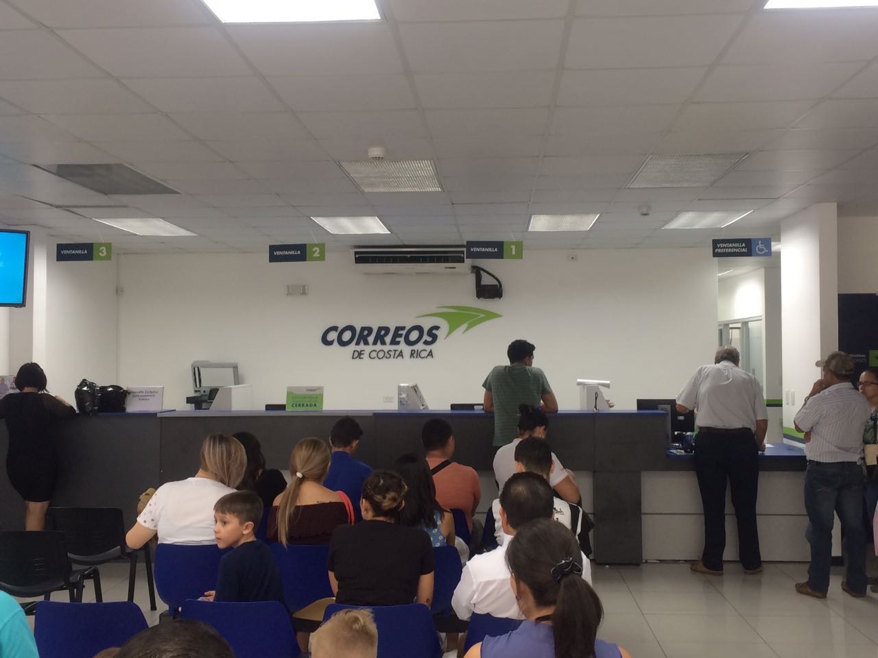 Imagen principal del artículo: Correos de Costa Rica acude a Sala IV para rebajar salarios a huelguistas