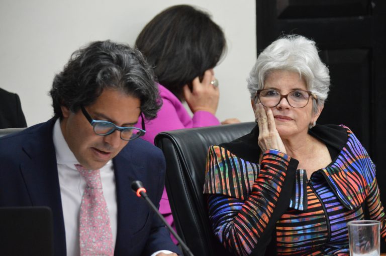 MEP despide a dos educadoras y abre causa contra 15 directores que salieron del país durante huelga