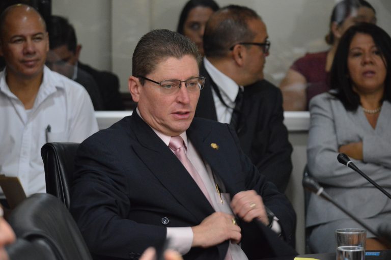 La Comisión de Ingreso y Gasto se vuelve a retratar