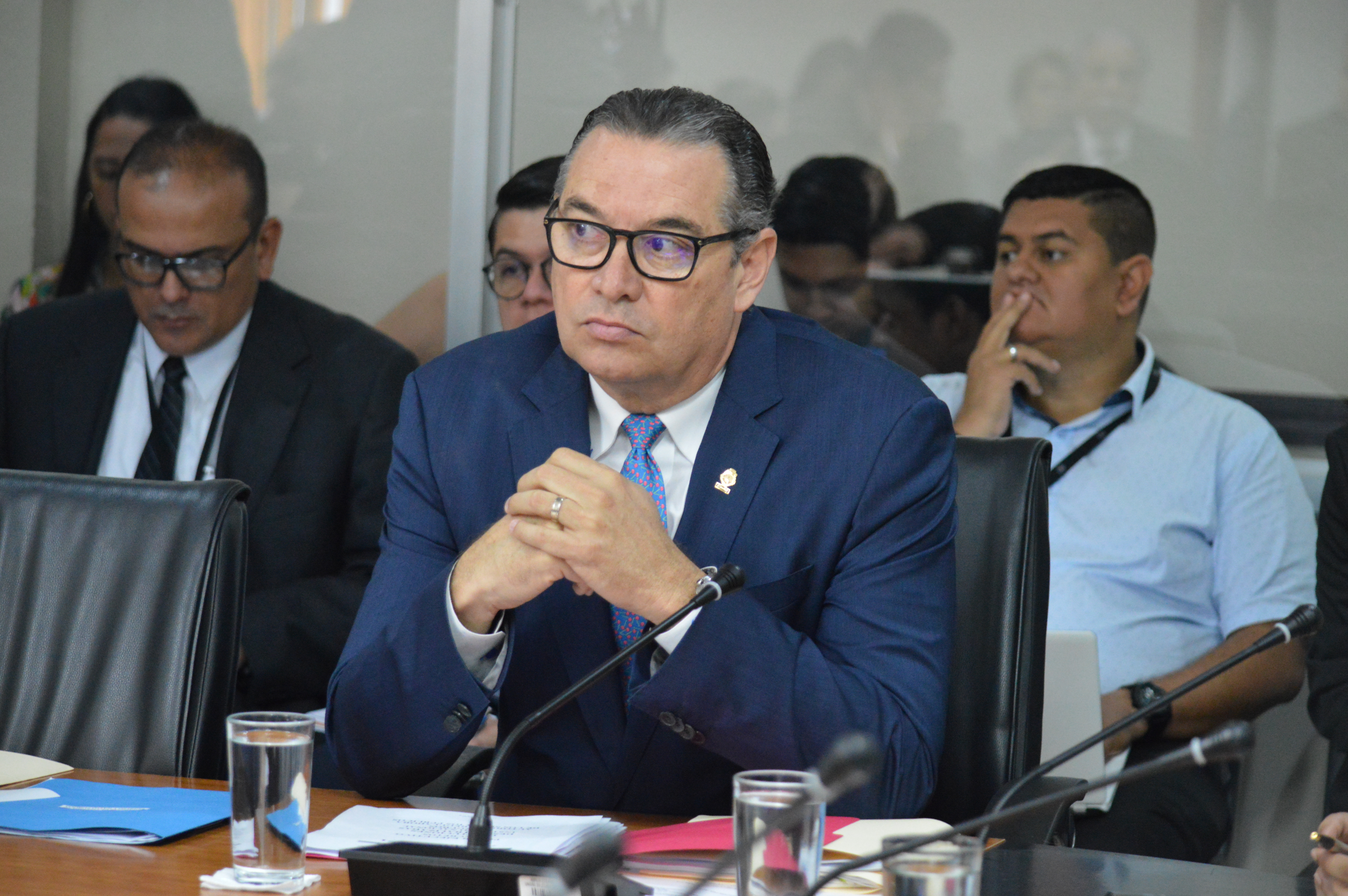 Imagen principal del artículo: Diputado busca impedir que restricción sanitaria contra COVID-19 se aplique en lunes feriados