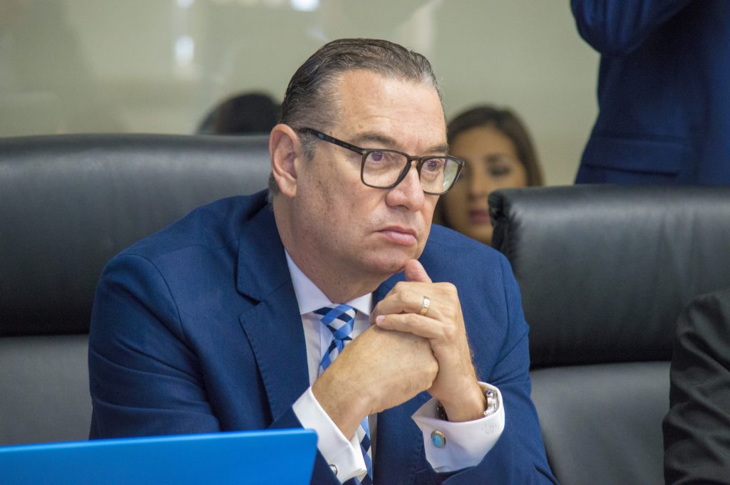 Imagen principal del artículo: Proyecto de Thompson extendería un año más la incorporación de instituciones a Sicop