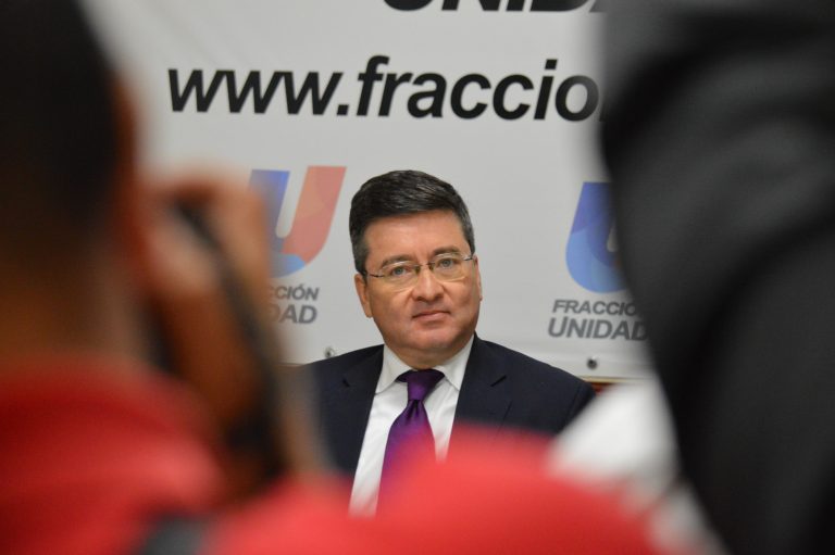 Diputado presiona a Salud para que permita hacer pruebas COVID-19 sin aprobación médica previa