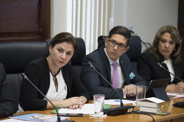 Marco Feoli contesta a Marcia González y advierte de crisis en Justicia