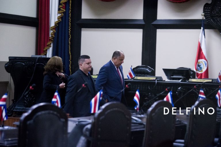 ¿Cómo se concluyó la culpabilidad de Luis Guillermo Solís y Helio Fallas por el "hueco" presupuestario del 2018?