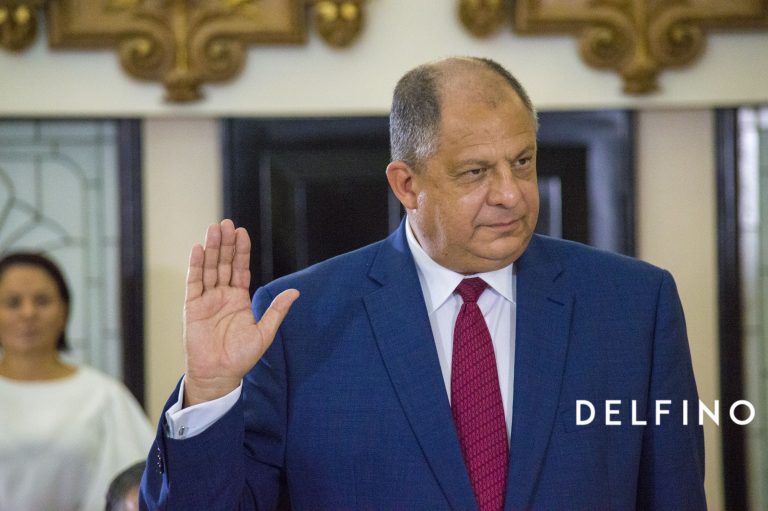 Diputados inician interrogatorio de 5 horas a Luis Guillermo Solís sobre "hueco fiscal"