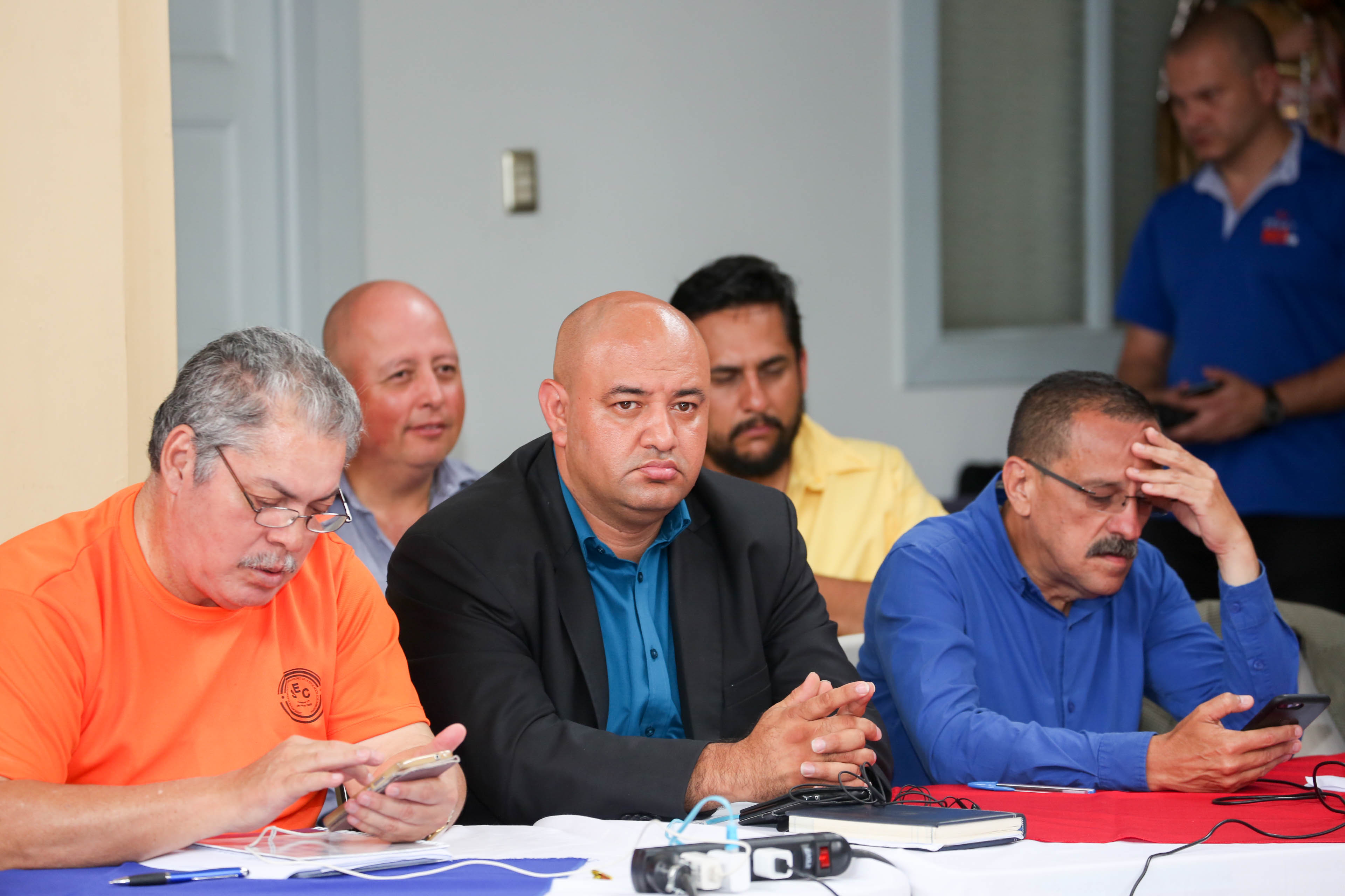 Pasada la medianoche Gobierno y sindicatos anunciaron potencial acuerdo