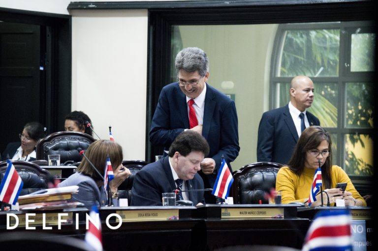 Pese a la huelga, plan fiscal avanza al Plenario y Julia Varela respira en paz