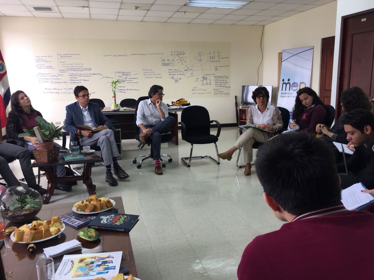 Imagen principal del artículo: MEP y estudiantes de colegios técnicos acuerdan iniciar pruebas de Bachillerato el 27 de septiembre