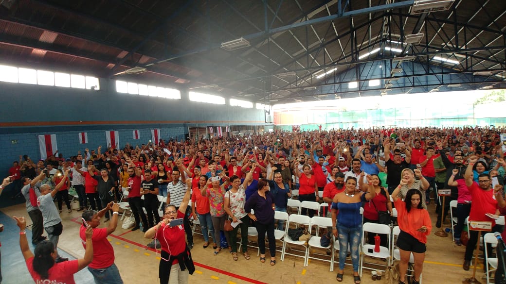 Imagen principal del artículo: Bases sindicales rechazan acuerdo de sus dirigentes con el Gobierno; huelga seguirá