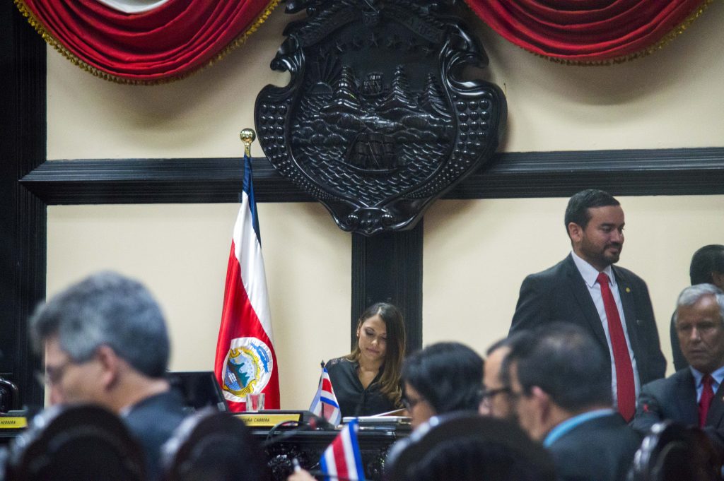 Imagen principal del artículo: Diputada Ivonne Acuña renuncia a Nueva República