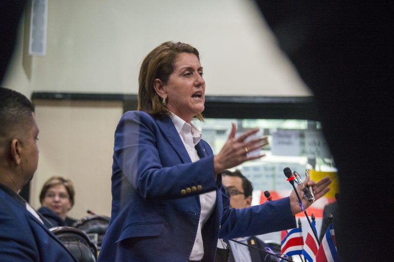 Diputada Nidia Céspedes renuncia a Restauración Nacional